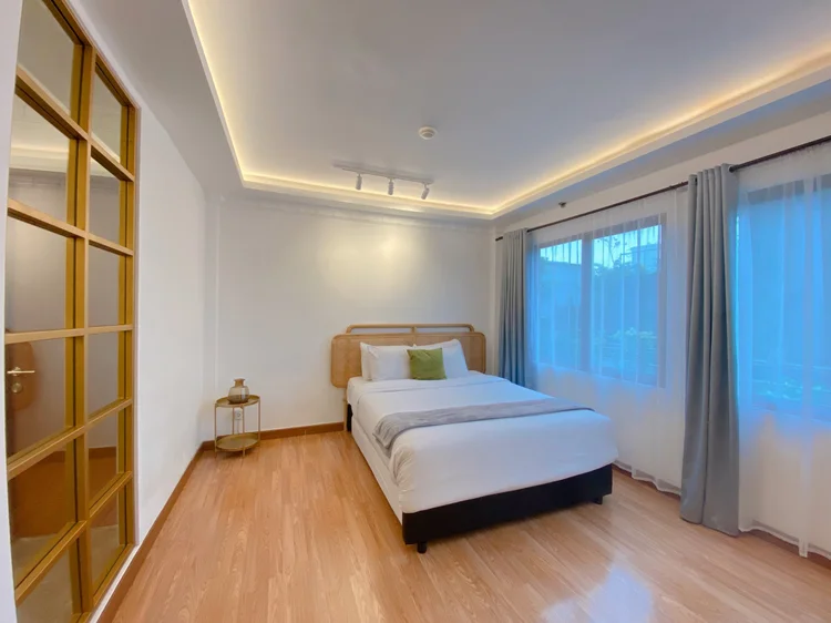 Budapest: The bed area, with a 160 cm sliding queen bed that pulls apart into two.