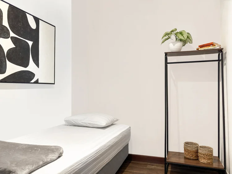 Norfolk: Fourth bedroom: a 100 cm bed with AC and its own small half bathroom.