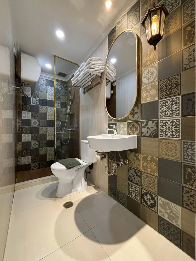 Florence: Bathroom with colorful mosaic tiles and its own sink.
