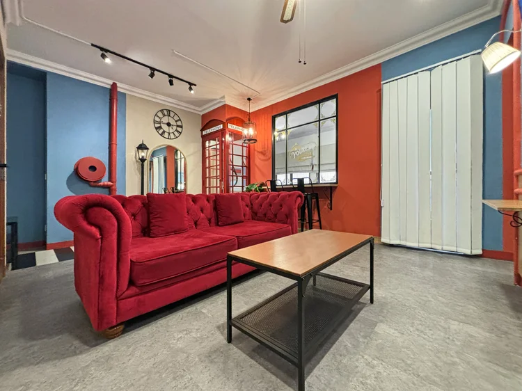 London: A red chesterfield-style sofa anchors the living room in this London-themed unit.