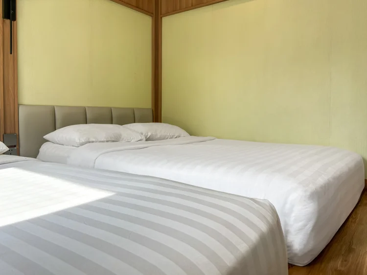 Sapporo: White sheets on every bed, the same standard in all our units.