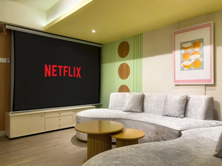 Gangnam: There is also a smart projector with its own screen, for a mini cinema night.