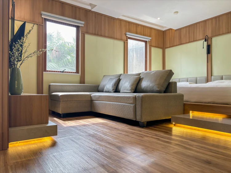 Sapporo: A large hydraulic sofa bed, already counted in the six it sleeps.