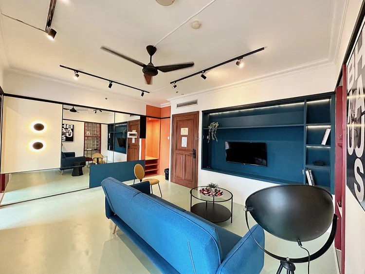 Berlin: Room for the whole group. Sleeps 7, up to 9 with extra beds.