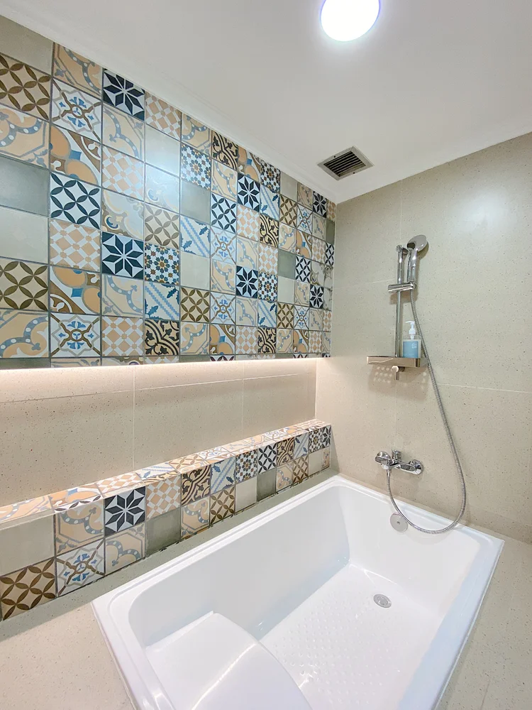 Malacca: A bathtub with hot water, for a soak after a day around Bandung.