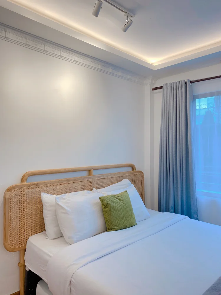 Budapest: White sheets on every bed, the same standard in all our units.