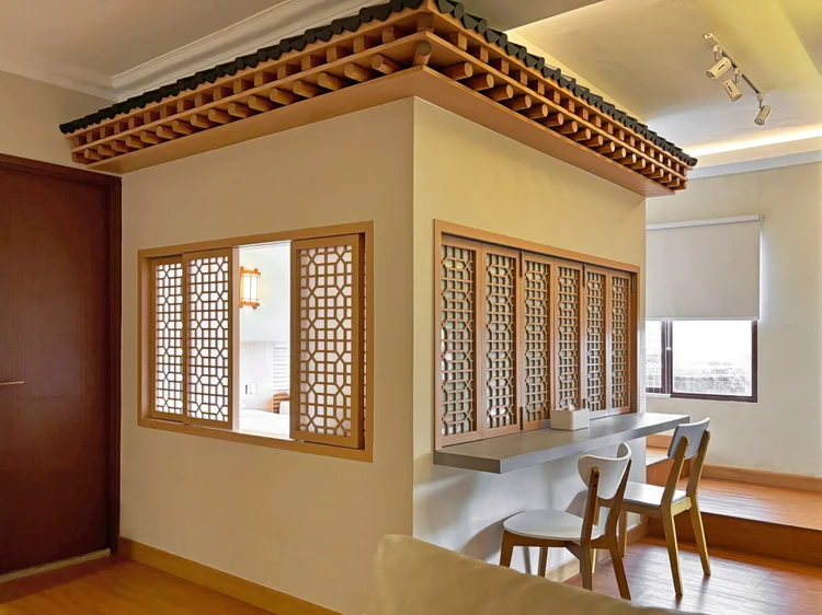 Nami: A hanok partition with wooden lattice windows, the dining table beside it.