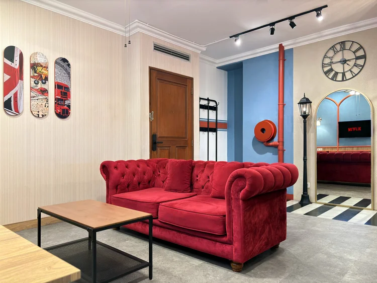 London: British-inspired decor, from the Union Jack flag to skateboards on the wall.