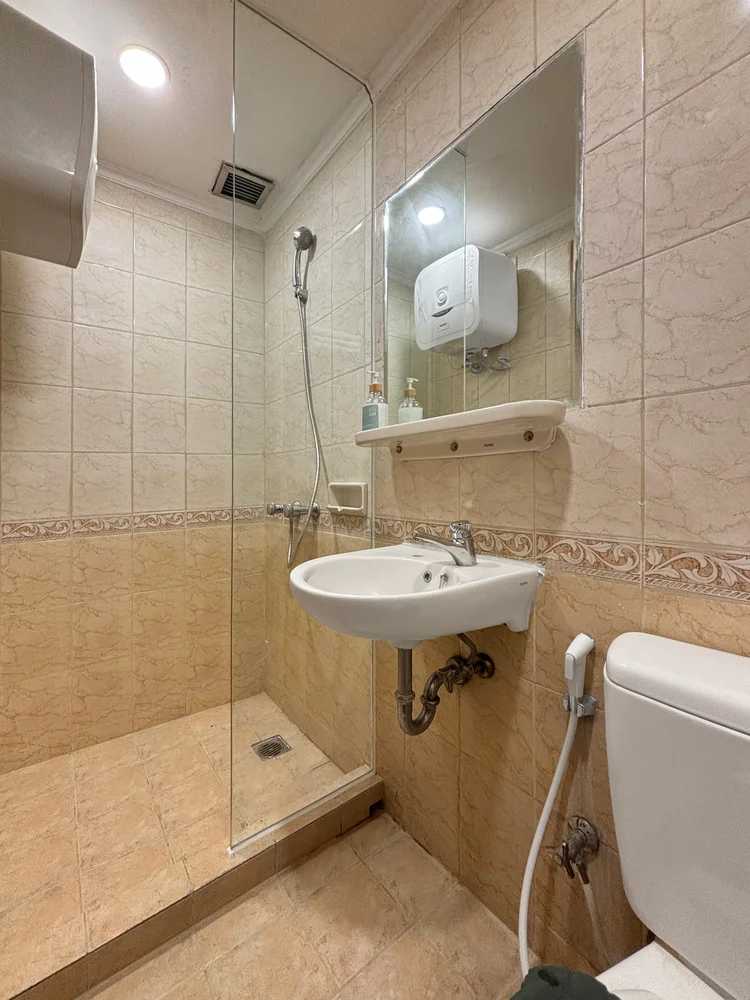 Saitama: Shower with a water heater, cleaned by our own team to CHSE standard before every check-in.