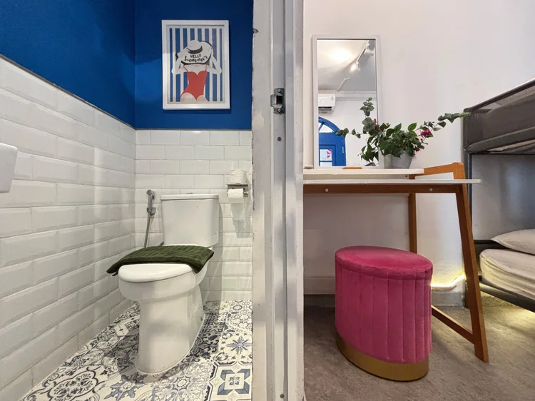 Santorini: Three bathrooms in this unit, including the one off the bunk-bed room.