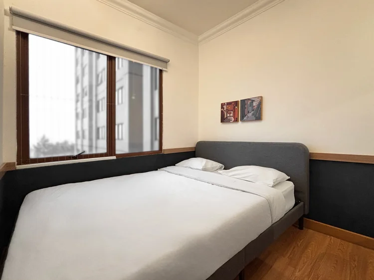 Kyoto: A large window keeps the bedroom bright during the day.