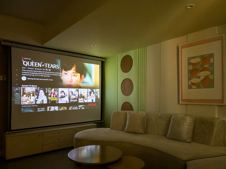 Gangnam: The projector is automatic with a remote, so movie night starts with one click.