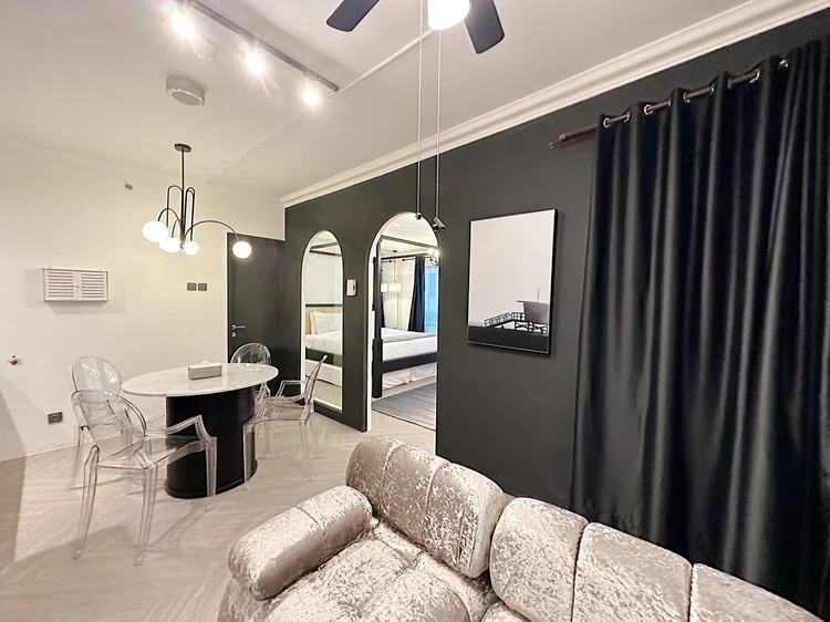 Los Angeles: A ceiling fan complements the air conditioning that comes standard in every one of our units.
