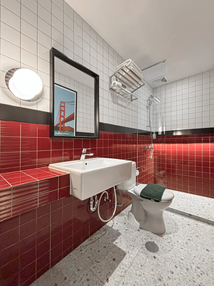 San Francisco: Modern bathroom with basin and round mirror; the same soap and shampoo in every unit.