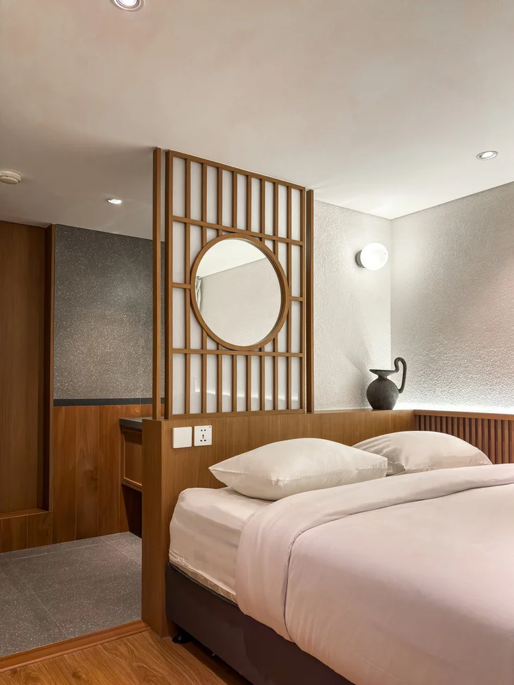 Shizuoka: A bedroom with a wooden lattice screen and round mirror, AC in every room.