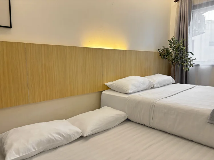 Sydney: White sheets on every bed, the same standard in all our units.
