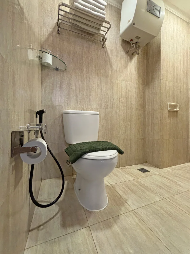 Montreal: The bathroom, cleaned by our own team to CHSE standard before every check-in.