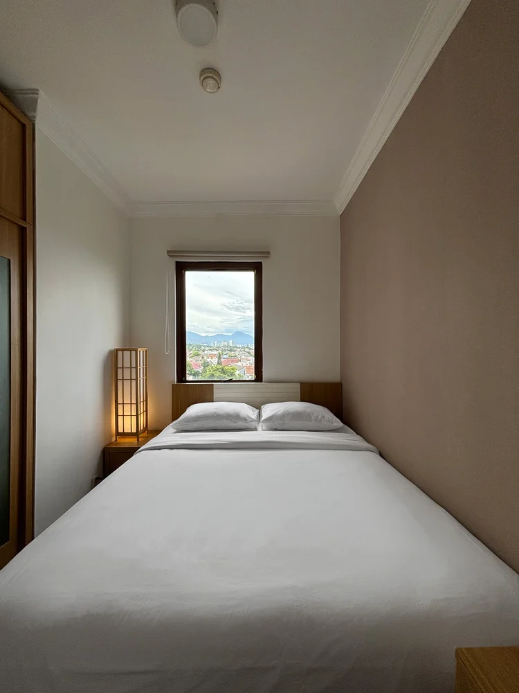 Hokkaido: White sheets on every bed, the same standard in all our units.