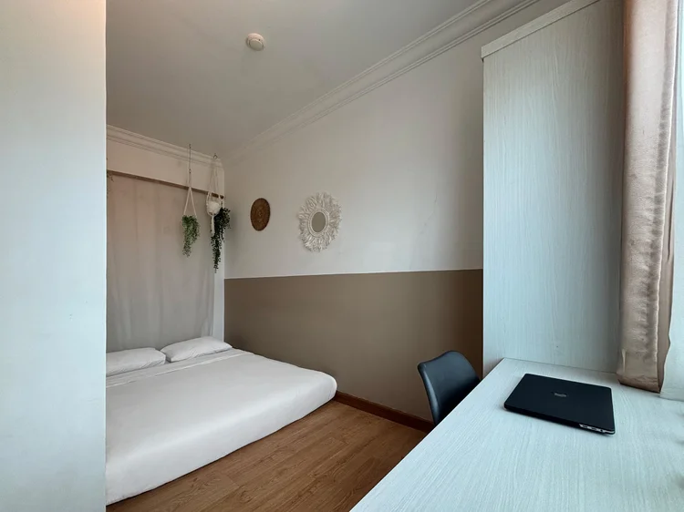Honolulu: A floor bed plus a table and chair, enough room to open a laptop.