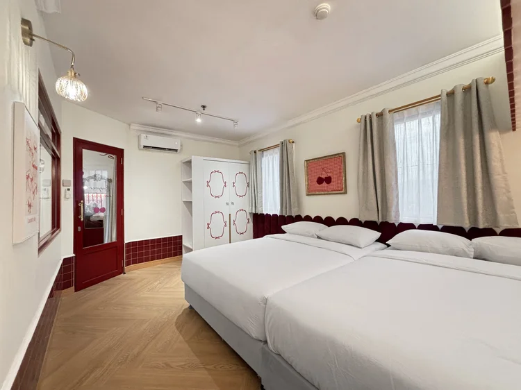 Chamonix: Master bedroom: two small double beds pushed together, sleeps 4.