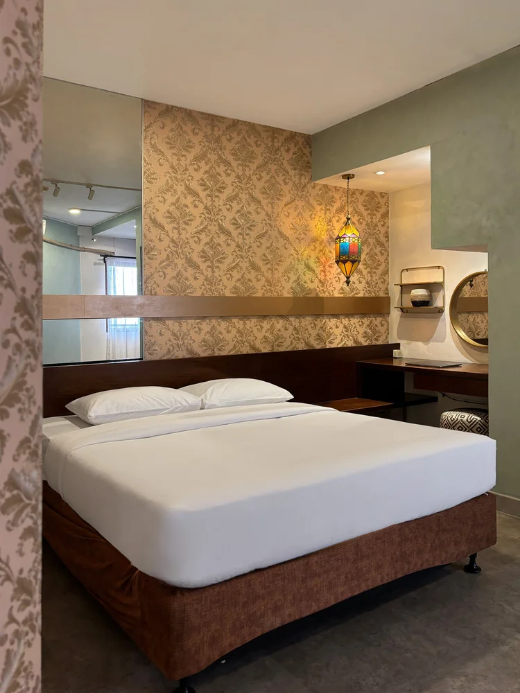 Marrakech: White sheets on every bed, the same standard in all our units.
