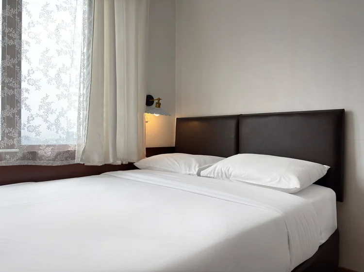Busan: White sheets on every bed, the same standard in all our units.