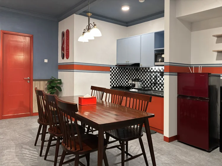 London: An open kitchen with a refrigerator and plenty of storage, ready to cook your own meals in London.