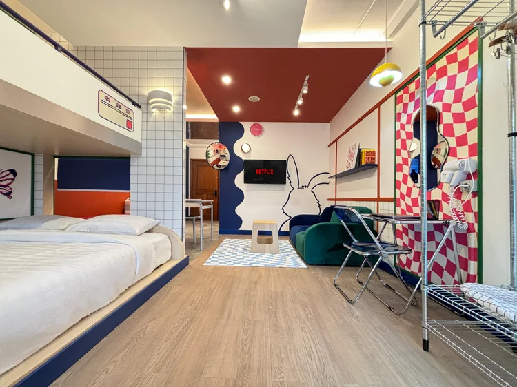 Hong Dae: The lower bunk seen from the room; white sheets, the same standard in every unit.