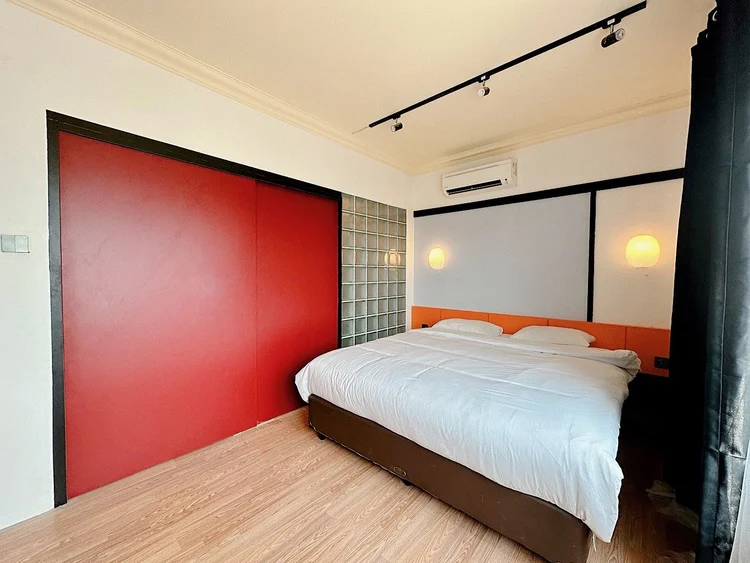 Berlin: A bedroom with its own AC, and a Bauhaus red wall.