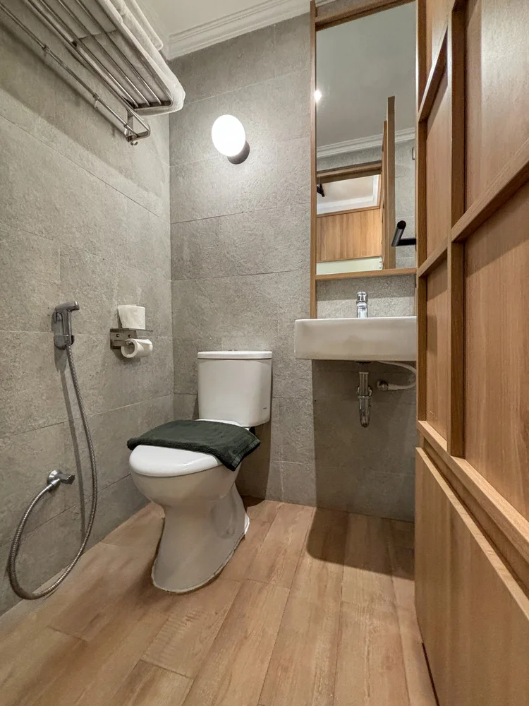 Sapporo: Toilet and basin; the same soap, shampoo and tissue in every unit.