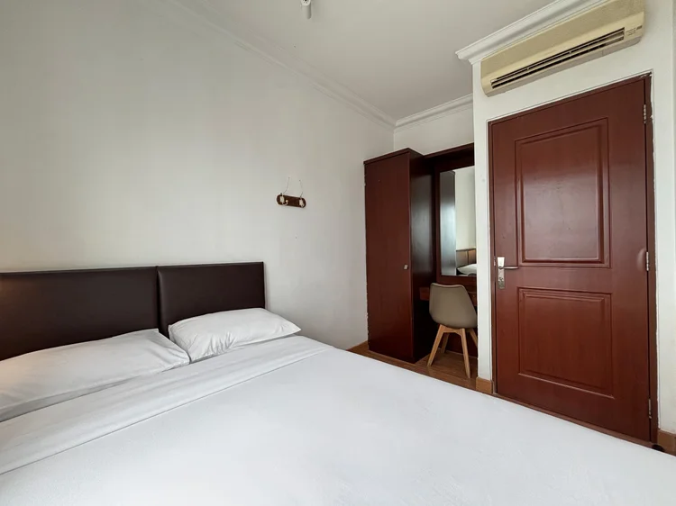 Busan: A bedroom with its own AC and a dark timber headboard.