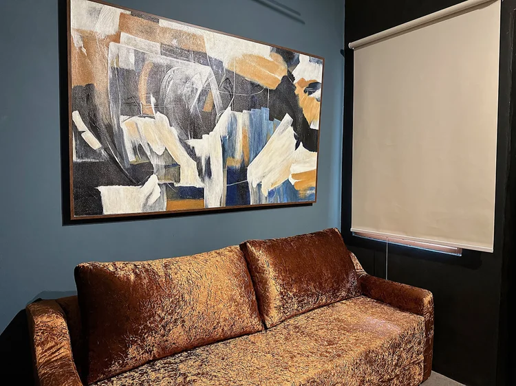 Boston: This sofa opens into a bed, already part of the base capacity.