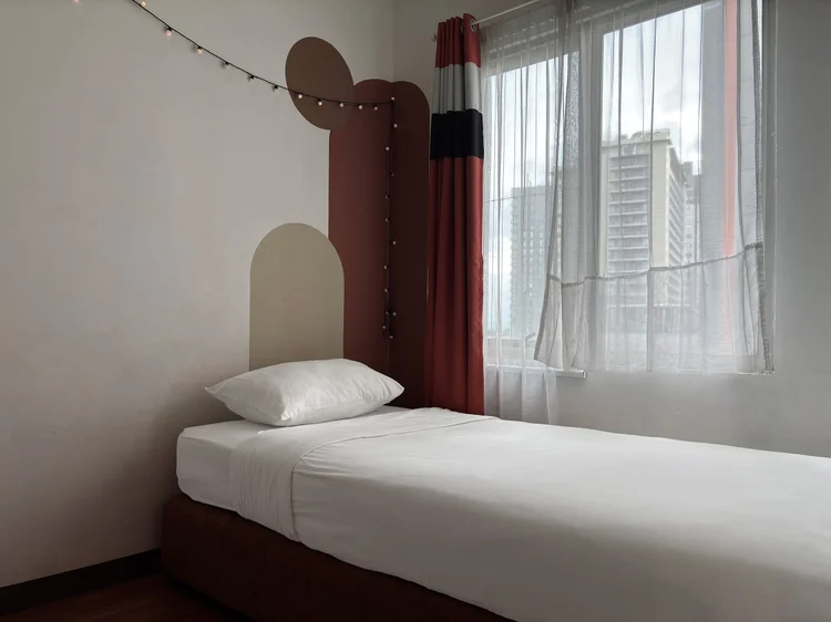 Namibia: Bedroom with a 100 cm single bed by the window.