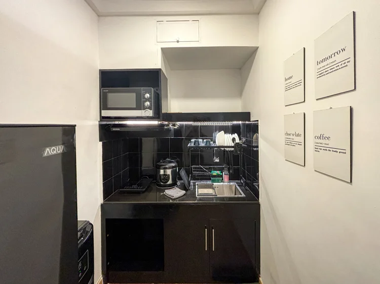 Nairobi: Open kitchen with microwave, rice cooker and fridge.