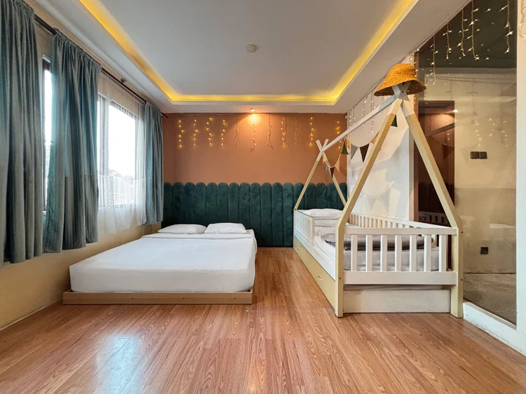 Madagascar: A 160 cm queen bed with AC, a window beside the bed.