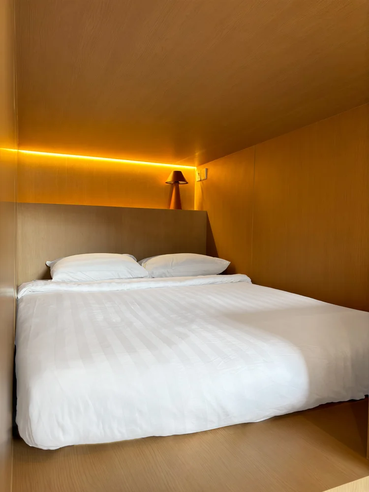 Helsinki: White sheets on the loft bed, the same standard in all our units.