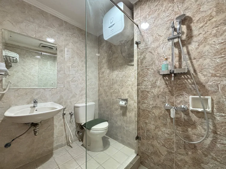 Bern: A hot-water shower. Something off? WhatsApp +62 817-0219-995, answered 24 hours.