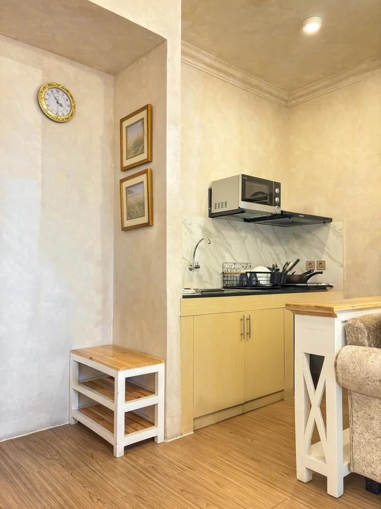 Bordeaux: Water dispenser and rice cooker, plus a spare water gallon in every unit.