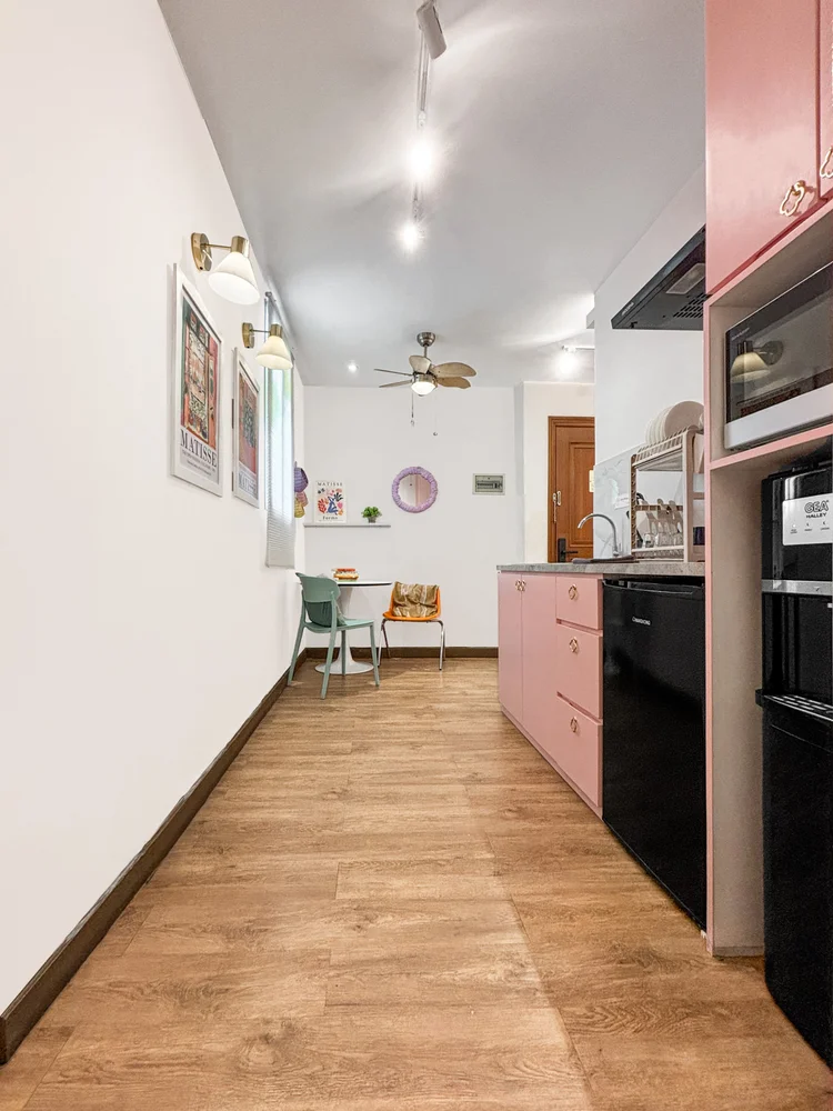 Milan: The hallway to the dining area, open kitchen along the right.