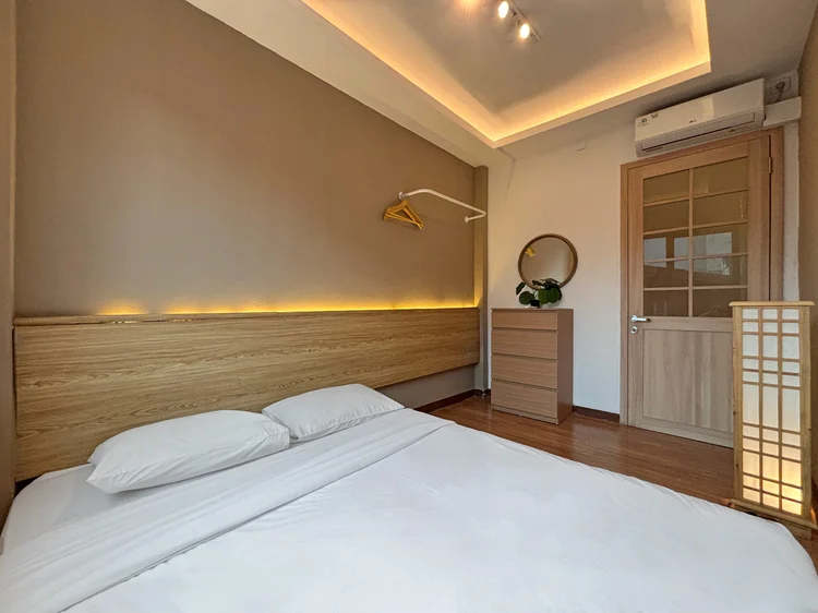 Nagoya: A queen bed for two with AC, wardrobe and a sliding shoji door.