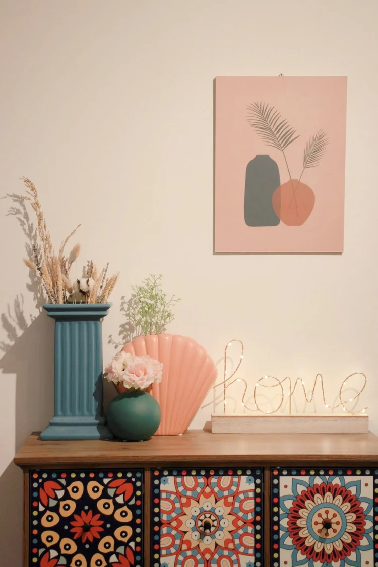 Havana: A small console table with wall art, in the unit's hallway.
