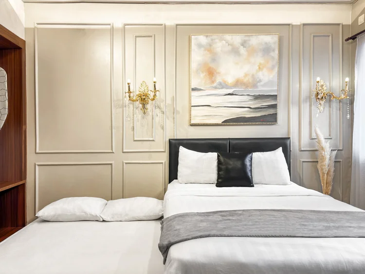 Vienna: A sliding bed: the lower half pulls out as a second bed in this room.