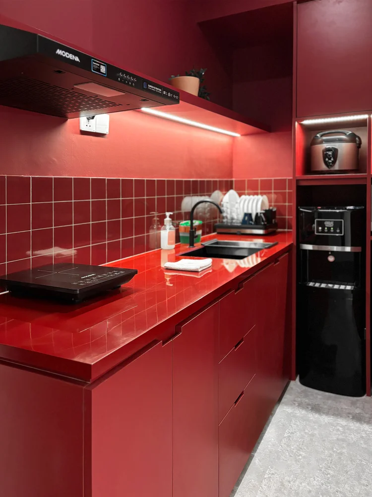 Helsinki: Kitchen sink with an induction stove, fully equipped for cooking your own meals.