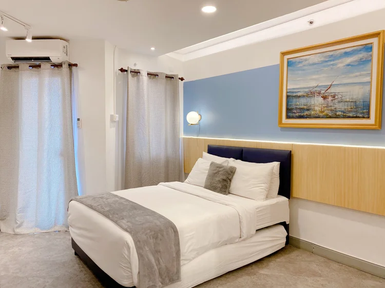 Austin: Sliding small double beds, together or apart, with their own AC.