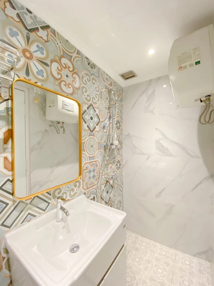 Cappadocia: Two bathrooms in this unit, both with a water heater.