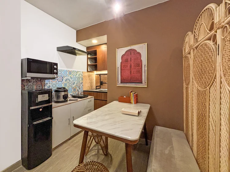 Ankara: Open kitchen with fridge and microwave; the lobby convenience store sells the basics for cooking.