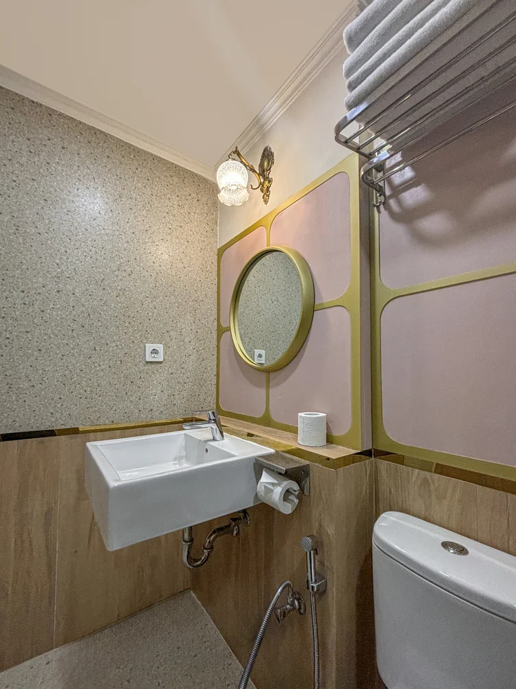 Batavia: Soap and shampoo already in the bathroom, the same in every unit.