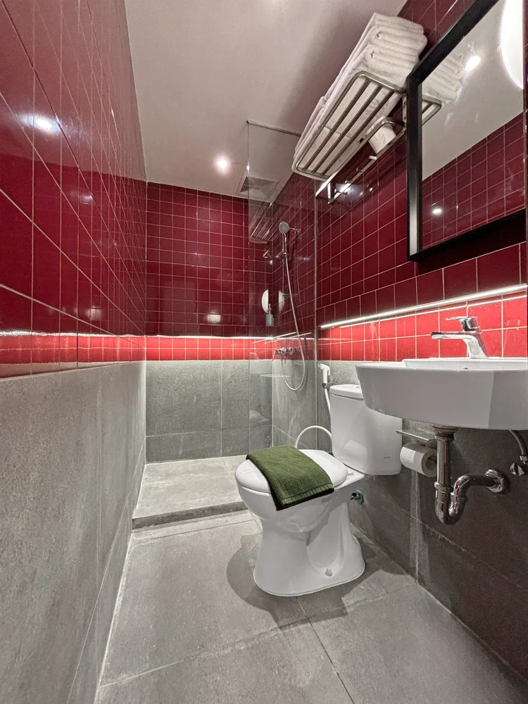 Helsinki: Red-tiled bathroom with its own sink and mirror.