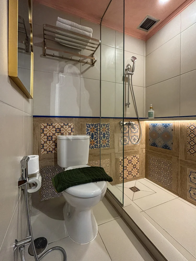 Marrakech: Two bathrooms in this unit; the soap and shampoo are the same in every unit.