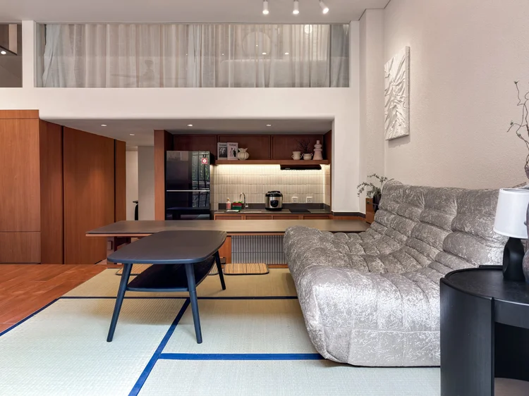 Shizuoka: Open kitchen and kitchen island, the sofa beside them. Sleeps 8, up to 12 with extra beds.
